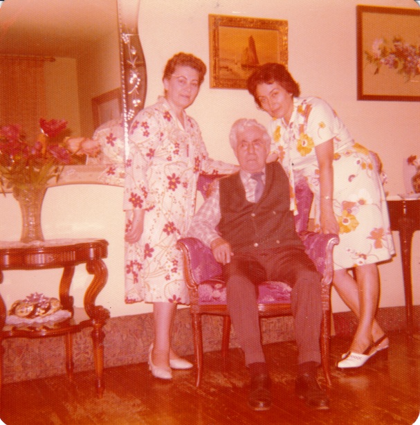 1974, Նիւ Յորք. Գաբրիէլ Մաճառեանի և նրա տիկնոջ հետ